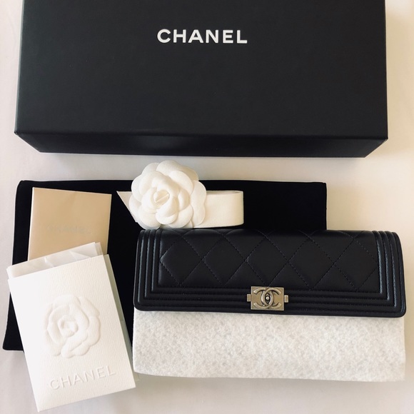 !!!SOLD!!! Large Chanel Boy wallet - Picture 1 of 6